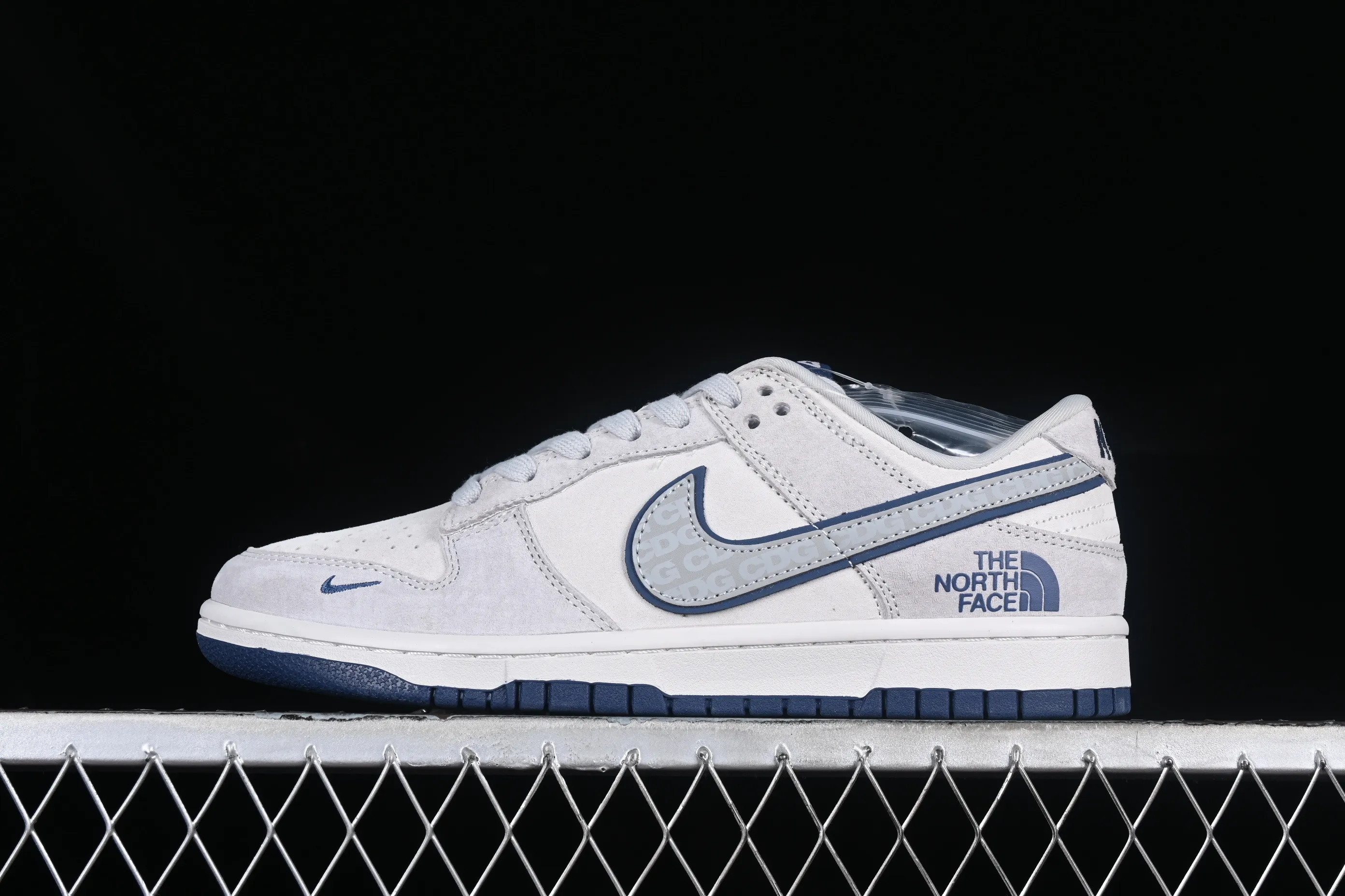 All categories Nk SB Dunk Series Nk SB Dunk Low High-end customized low-top sneakers Nk Dunk Low North CDG joint-green Three-party joint SB low-top casual sneakers FC1688-179